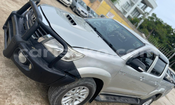 Acheter Import Voiture Toyota Hilux Gris à Kigali, Rwanda Acheter Import Voiture Toyota Hilux Gris à Kigali, Rwanda