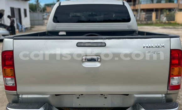 Acheter Import Voiture Toyota Hilux Gris à Kigali, Rwanda Acheter Import Voiture Toyota Hilux Gris à Kigali, Rwanda