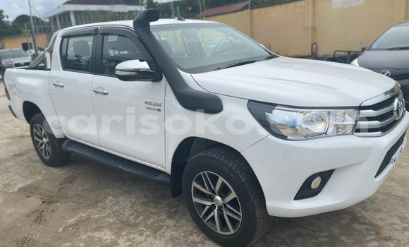 Acheter Import Voiture Toyota Hilux Blanc à Kigali, Rwanda Acheter Import Voiture Toyota Hilux Blanc à Kigali, Rwanda