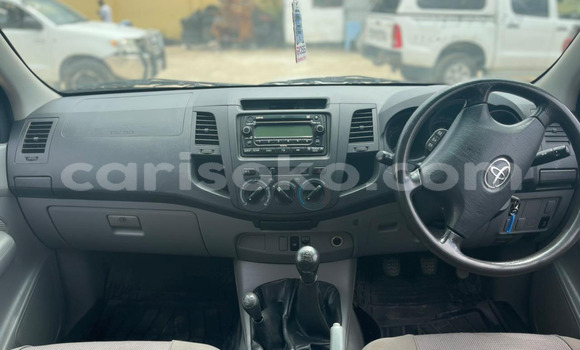 Acheter Import Voiture Toyota Hilux Gris à Kigali, Rwanda Acheter Import Voiture Toyota Hilux Gris à Kigali, Rwanda