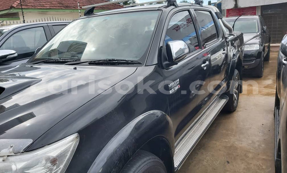 Acheter Import Voiture Toyota Hilux Noir à Kigali, Rwanda Acheter Import Voiture Toyota Hilux Noir à Kigali, Rwanda