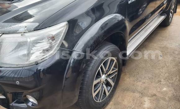 Acheter Import Voiture Toyota Hilux Noir à Kigali, Rwanda Acheter Import Voiture Toyota Hilux Noir à Kigali, Rwanda