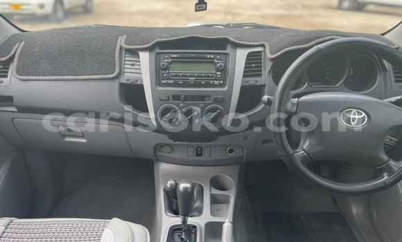 Acheter Import Voiture Toyota Hilux Gris à Kigali, Rwanda Acheter Import Voiture Toyota Hilux Gris à Kigali, Rwanda