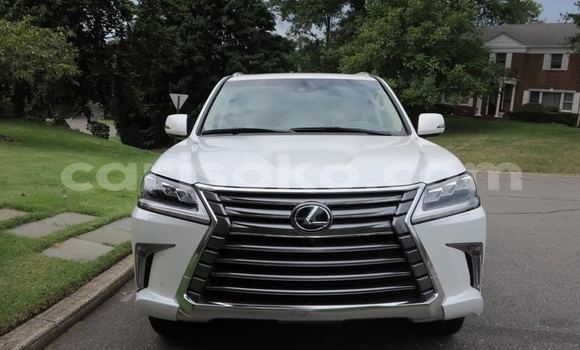 Sayi Na hannu Lexus LX 570 Blanc Mota in Bokwango a Rwanda
