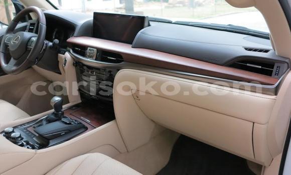 Acheter Occasion Voiture Lexus LX 570 Blanc à Bokwango, Rwanda Acheter Occasion Voiture Lexus LX 570 Blanc à Bokwango, Rwanda