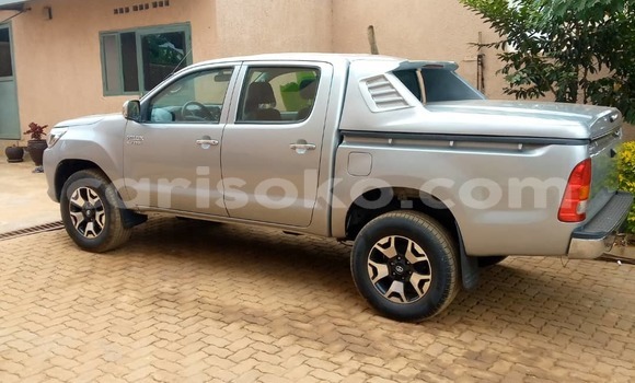Acheter Occasion Voiture Toyota Hilux Marron à Kigali, Rwanda Acheter Occasion Voiture Toyota Hilux Marron à Kigali, Rwanda