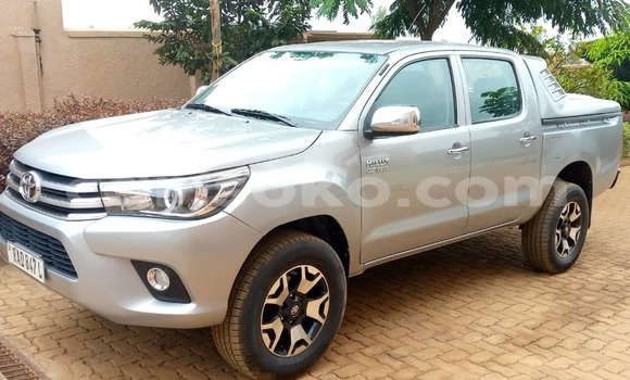Acheter Occasion Voiture Toyota Hilux Marron à Kigali, Rwanda Acheter Occasion Voiture Toyota Hilux Marron à Kigali, Rwanda