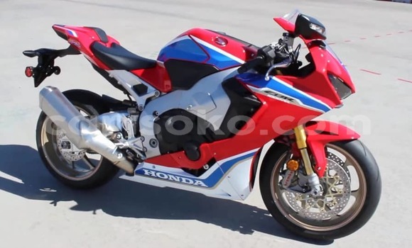 Sayi Na hannu Honda CBR 1000 RR Rouge Motsi in Kigali a Rwanda Sayi Na hannu Honda CBR 1000 RR Rouge Motsi in Kigali a Rwanda