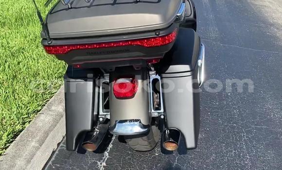 Sayi Na hannu Harley Davidson Ultra Beige Motsi in Kigali a Rwanda Sayi Na hannu Harley Davidson Ultra Beige Motsi in Kigali a Rwanda