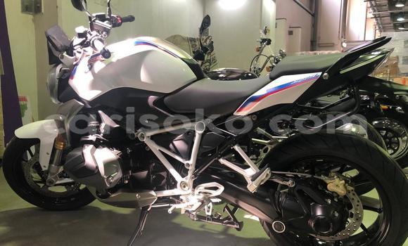 Sayi Na hannu BMW R Blanc Motsi in Kigali a Rwanda