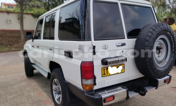 Sayi Na hannu Toyota DA Blanc Babbar mota in Kigali a Rwanda Sayi Na hannu Toyota DA Blanc Babbar mota in Kigali a Rwanda