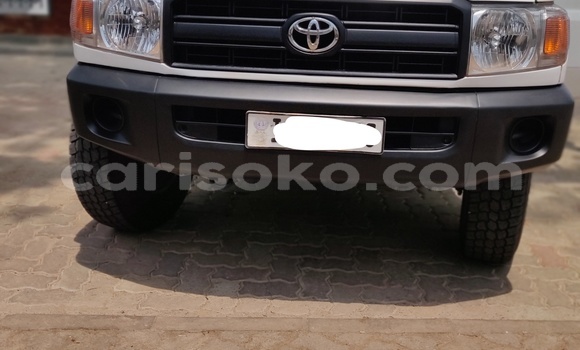 Sayi Na hannu Toyota DA Blanc Babbar mota in Kigali a Rwanda Sayi Na hannu Toyota DA Blanc Babbar mota in Kigali a Rwanda