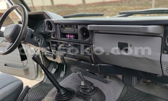 Sayi Na hannu Toyota DA Blanc Babbar mota in Kigali a Rwanda Sayi Na hannu Toyota DA Blanc Babbar mota in Kigali a Rwanda