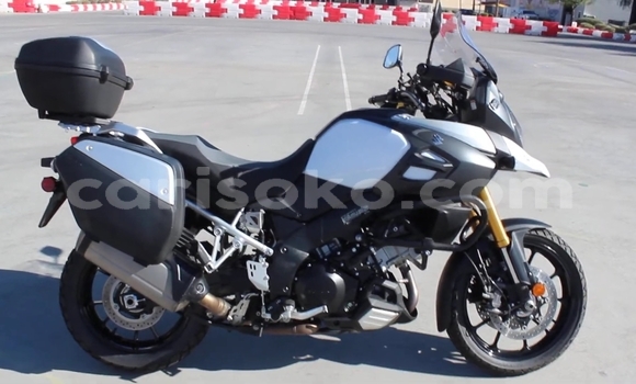 Sayi Na hannu Suzuki V-Strom Blanc Motsi in Kigali a Rwanda Sayi Na hannu Suzuki V-Strom Blanc Motsi in Kigali a Rwanda