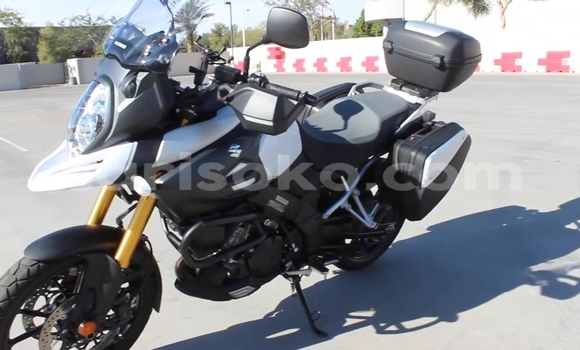 Sayi Na hannu Suzuki V-Strom Blanc Motsi in Kigali a Rwanda Sayi Na hannu Suzuki V-Strom Blanc Motsi in Kigali a Rwanda