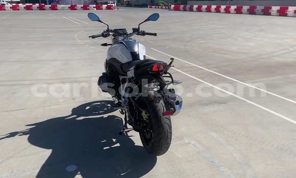 Sayi Na hannu BMW R Blanc Motsi in Kigali a Rwanda Sayi Na hannu BMW R Blanc Motsi in Kigali a Rwanda