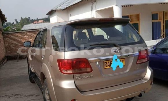 Acheter Occasion Voiture Toyota Fortuner Marron à Kigali, Rwanda Acheter Occasion Voiture Toyota Fortuner Marron à Kigali, Rwanda