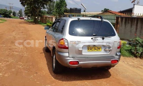 Acheter Occasion Voiture Hyundai Santa Fe Gris à Kigali, Rwanda Acheter Occasion Voiture Hyundai Santa Fe Gris à Kigali, Rwanda