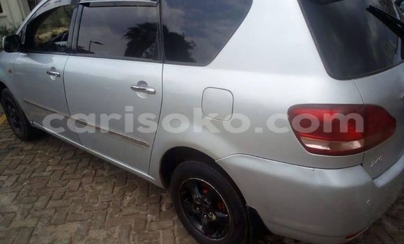 Acheter Occasion Voiture Toyota Ipsum Gris à Kigali, Rwanda Acheter Occasion Voiture Toyota Ipsum Gris à Kigali, Rwanda