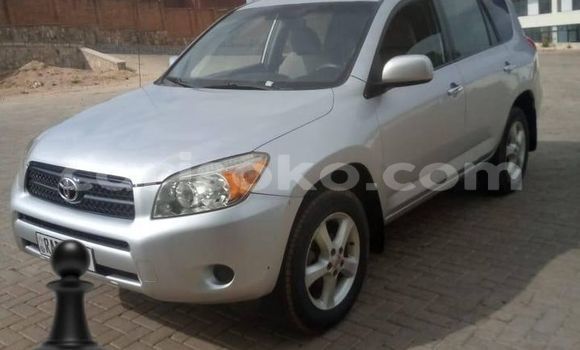 Acheter Occasion Voiture Toyota RAV4 Gris à Kigali, Rwanda Acheter Occasion Voiture Toyota RAV4 Gris à Kigali, Rwanda