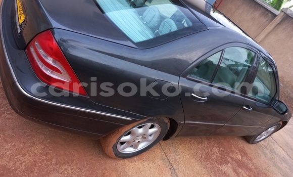 Acheter Occasion Voiture Mercedes-Benz 200 Noir à Kigali, Rwanda