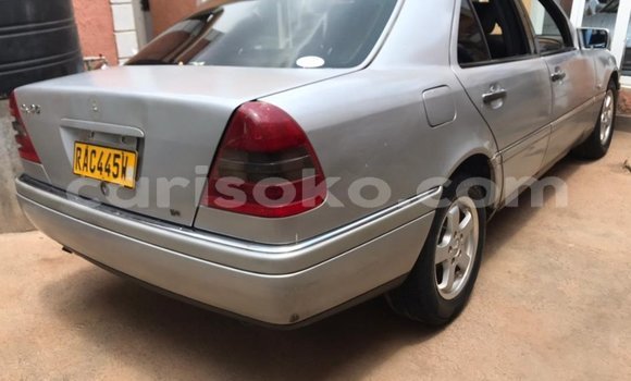 Acheter Occasion Voiture Mercedes-Benz C–Class Gris à Kigali, Rwanda Acheter Occasion Voiture Mercedes-Benz C–Class Gris à Kigali, Rwanda