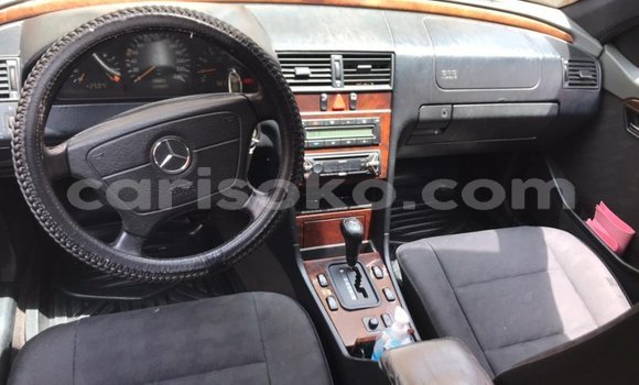 Acheter Occasion Voiture Mercedes-Benz C–Class Gris à Kigali, Rwanda Acheter Occasion Voiture Mercedes-Benz C–Class Gris à Kigali, Rwanda