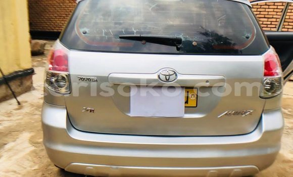 Sayi Na hannu Toyota Matrix Gris Mota in Kigali a Rwanda Sayi Na hannu Toyota Matrix Gris Mota in Kigali a Rwanda