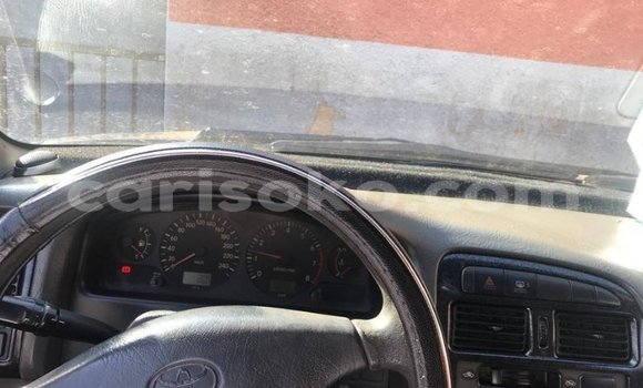 اشتري مستعمل Toyota Avensis Bleu سيارة في Kigali في Rwanda اشتري مستعمل Toyota Avensis Bleu سيارة في Kigali في Rwanda