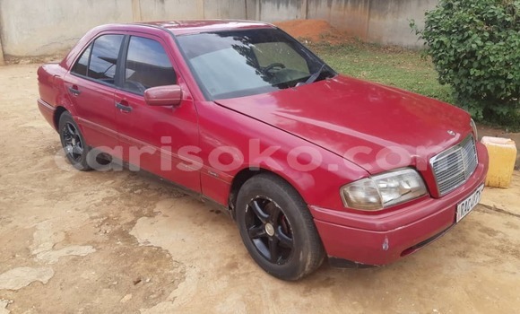 Acheter Occasion Voiture Mercedes-Benz 200 Rouge à Kigali, Rwanda