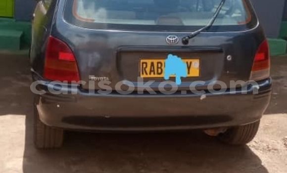 اشتري مستعمل Toyota Corolla II Marron سيارة في Kigali في Rwanda