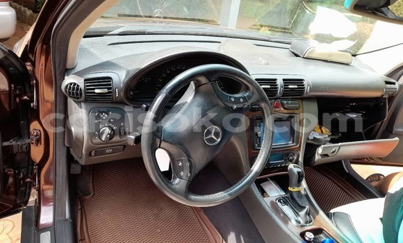 Acheter Occasion Voiture Mercedes-Benz 200 Marron à Kigali, Rwanda Acheter Occasion Voiture Mercedes-Benz 200 Marron à Kigali, Rwanda