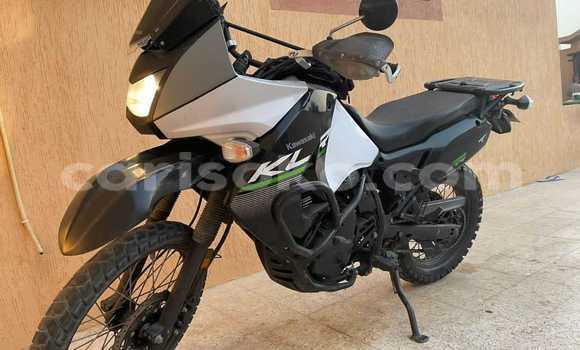 Acheter Occasion Moto Kawasaki KLR 650 Blanc à Kigali, Rwanda Acheter Occasion Moto Kawasaki KLR 650 Blanc à Kigali, Rwanda
