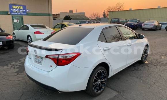 Sayi Na hannu Toyota Corolla Blanc Mota in Kigali a Rwanda Sayi Na hannu Toyota Corolla Blanc Mota in Kigali a Rwanda