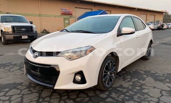 Sayi Na hannu Toyota Corolla Blanc Mota in Kigali a Rwanda Sayi Na hannu Toyota Corolla Blanc Mota in Kigali a Rwanda