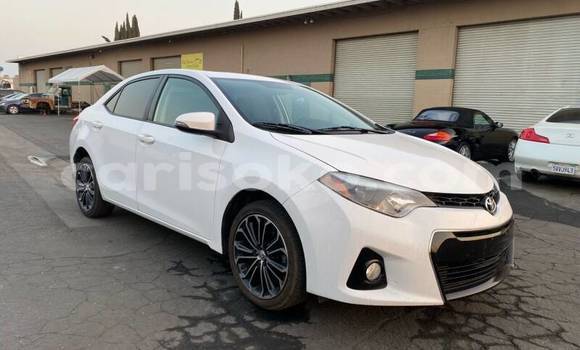 Sayi Na hannu Toyota Corolla Blanc Mota in Kigali a Rwanda Sayi Na hannu Toyota Corolla Blanc Mota in Kigali a Rwanda