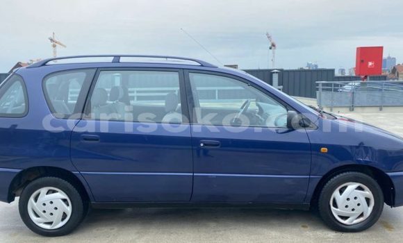 Acheter Occasion Voiture Toyota Picnic Bleu à Kigali, Rwanda