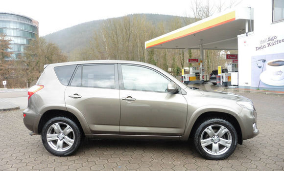 Sayi Na hannu Toyota RAV4 Marron Mota in Kigali a Rwanda Sayi Na hannu Toyota RAV4 Marron Mota in Kigali a Rwanda