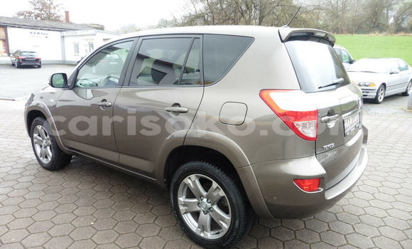 Sayi Na hannu Toyota RAV4 Marron Mota in Kigali a Rwanda Sayi Na hannu Toyota RAV4 Marron Mota in Kigali a Rwanda