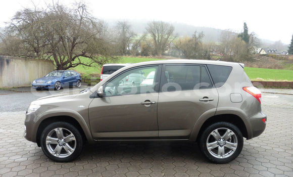 Sayi Na hannu Toyota RAV4 Marron Mota in Kigali a Rwanda Sayi Na hannu Toyota RAV4 Marron Mota in Kigali a Rwanda