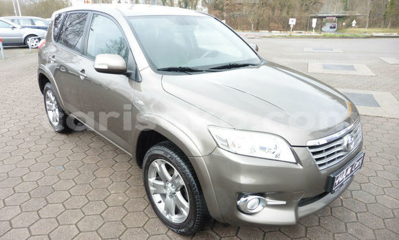 Sayi Na hannu Toyota RAV4 Marron Mota in Kigali a Rwanda Sayi Na hannu Toyota RAV4 Marron Mota in Kigali a Rwanda