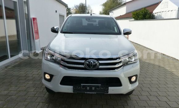 Sayi Na hannu Toyota Hiluxe VIGO Blanc Mota in Kigali a Rwanda Sayi Na hannu Toyota Hiluxe VIGO Blanc Mota in Kigali a Rwanda