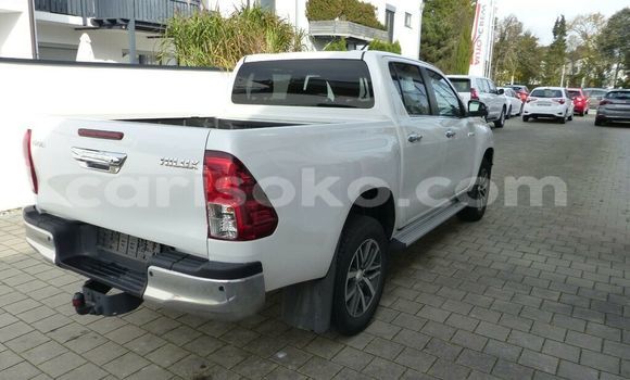 Sayi Na hannu Toyota Hiluxe VIGO Blanc Mota in Kigali a Rwanda Sayi Na hannu Toyota Hiluxe VIGO Blanc Mota in Kigali a Rwanda