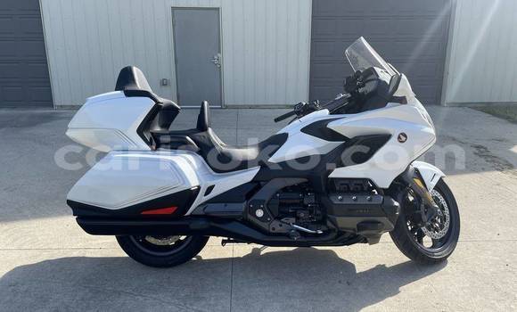 Acheter Occasion Moto Honda GOLD WING Blanc à Muhanga, Rwanda Acheter Occasion Moto Honda GOLD WING Blanc à Muhanga, Rwanda