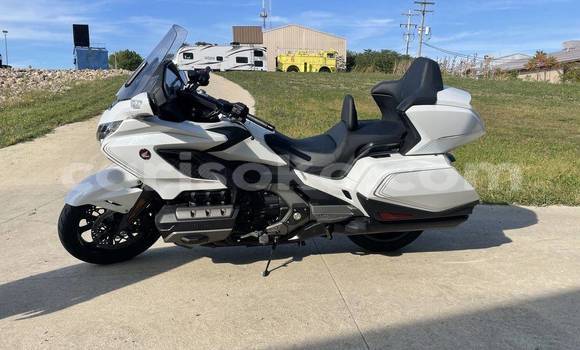 Acheter Occasion Moto Honda GOLD WING Blanc à Muhanga, Rwanda Acheter Occasion Moto Honda GOLD WING Blanc à Muhanga, Rwanda