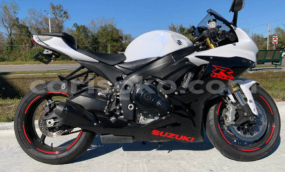 Acheter Occasion Moto Suzuki GSX–R Blanc à Import - Dubai, Rwanda Acheter Occasion Moto Suzuki GSX–R Blanc à Import - Dubai, Rwanda