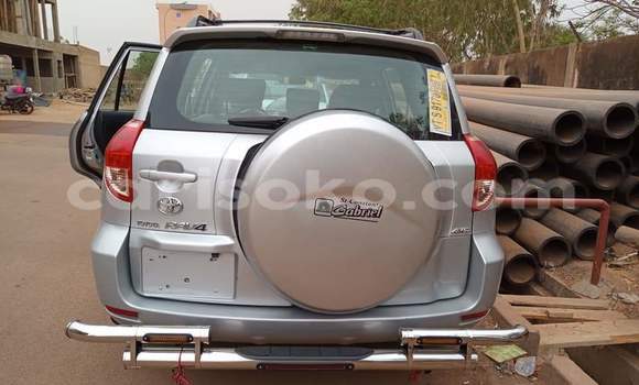Sayi Na hannu Toyota RAV4 Gris Mota in Kigali a Rwanda Sayi Na hannu Toyota RAV4 Gris Mota in Kigali a Rwanda