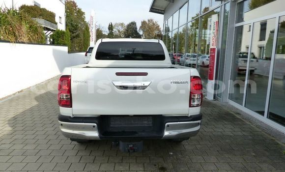 Buy Used Toyota Hiluxe VIGO White Car in Gicumbi in Rwanda Buy Used Toyota Hiluxe VIGO White Car in Gicumbi in Rwanda