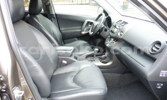 Sayi Na hannu Toyota RAV4 Beige Mota in Kigali a Rwanda Sayi Na hannu Toyota RAV4 Beige Mota in Kigali a Rwanda