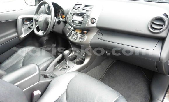 Sayi Na hannu Toyota RAV4 Beige Mota in Kigali a Rwanda Sayi Na hannu Toyota RAV4 Beige Mota in Kigali a Rwanda